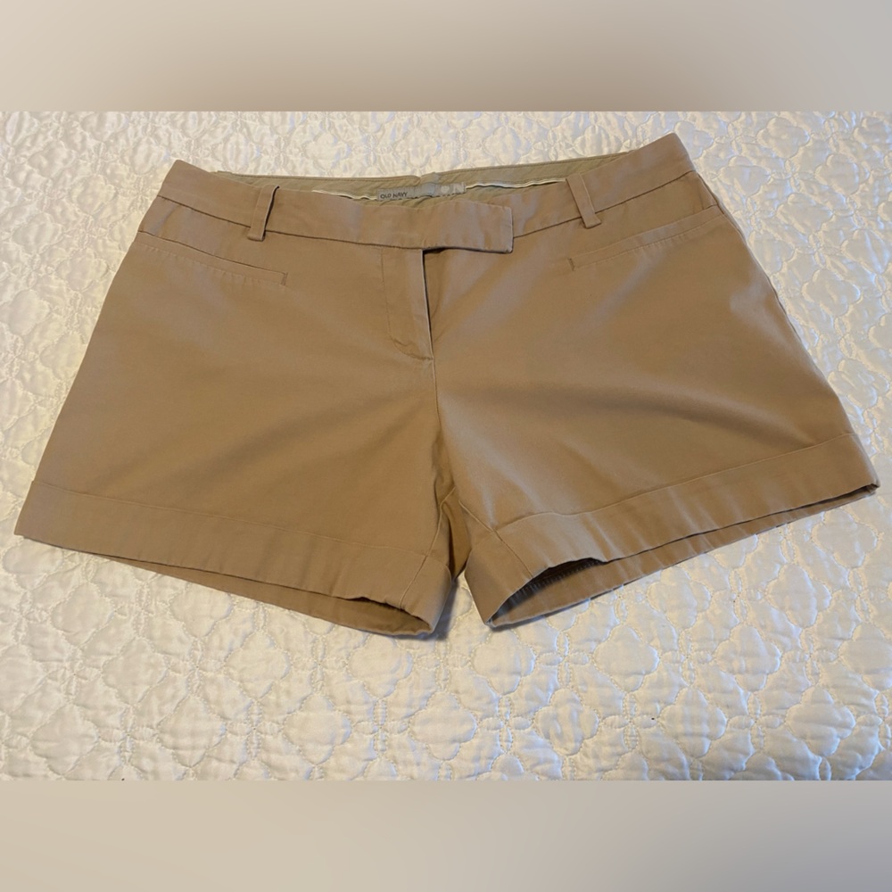 Old Navy Tan Bermuda Shorts Flat Front Cotton Blend. Size 16 with 5 inch inseam